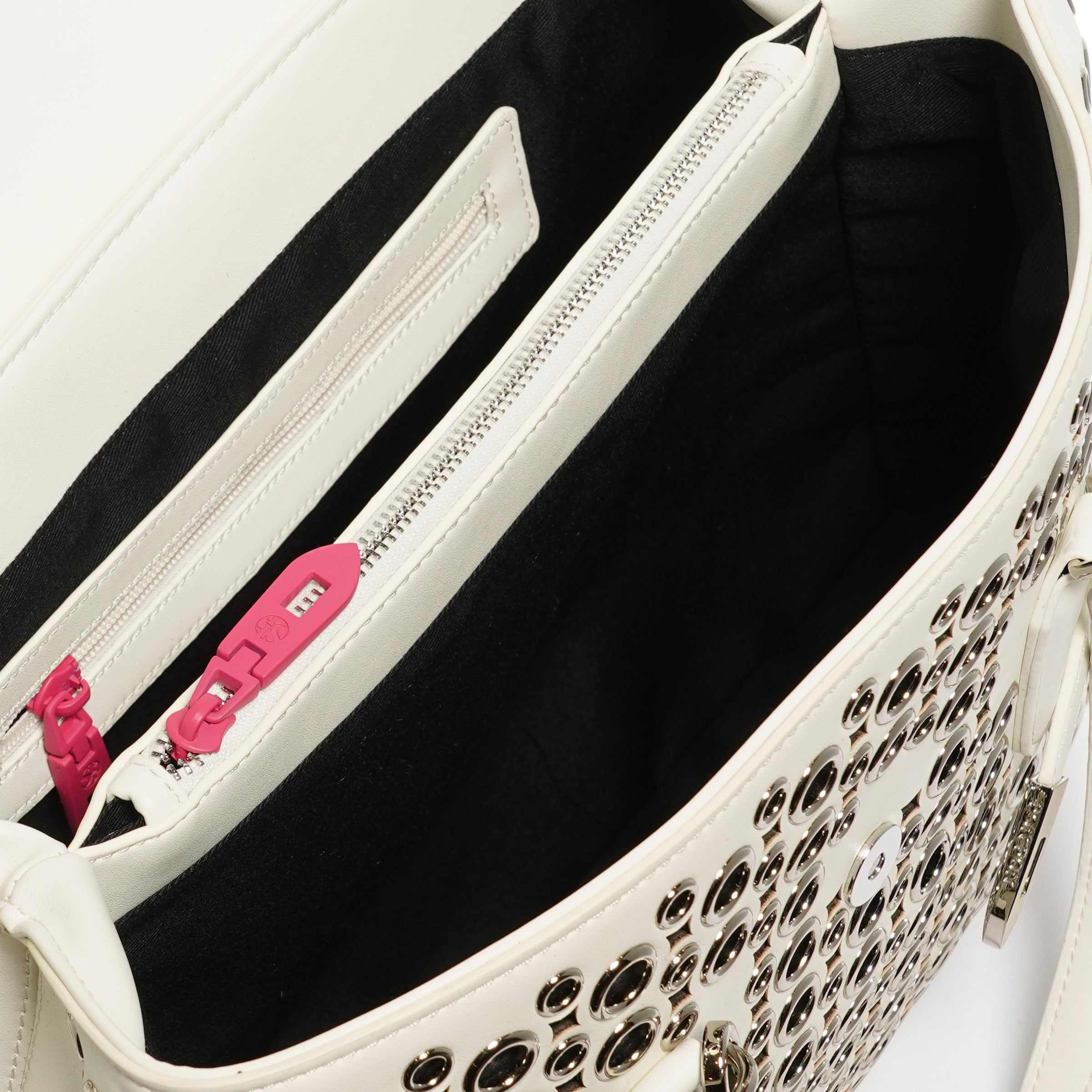 Quiny hole large white