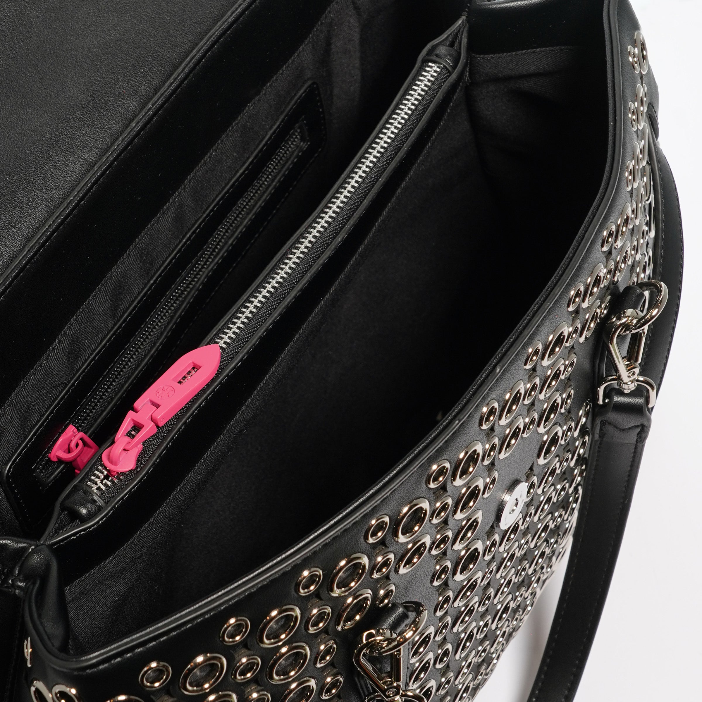 Quiny hole large black