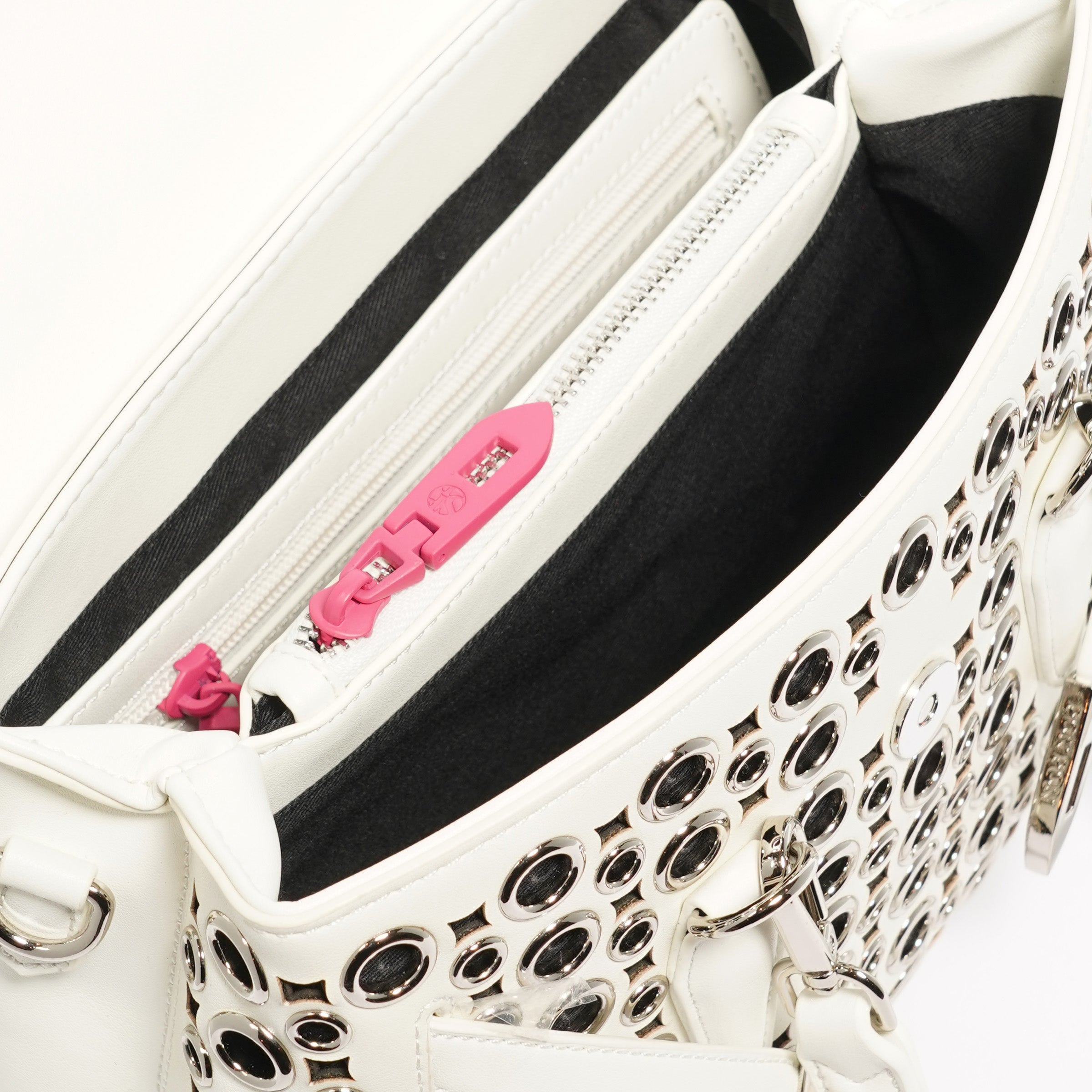 Quiny hole small white